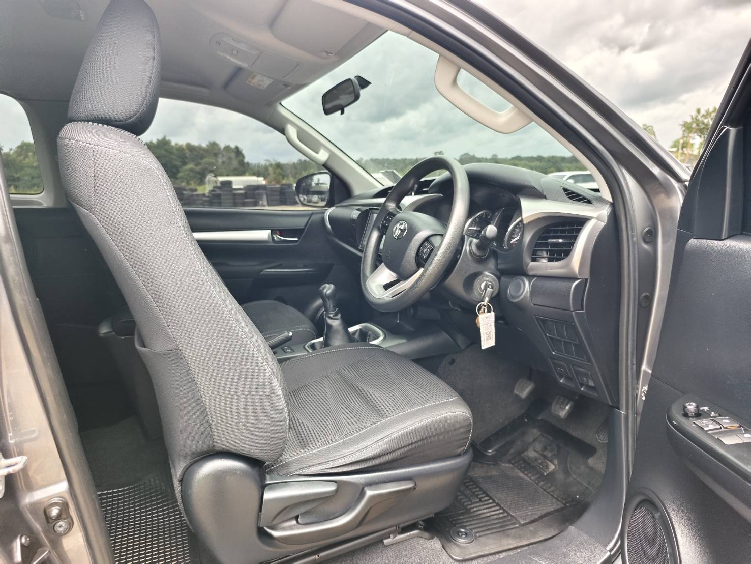 Toyota Hilux Revo Smart Cab 2.4 Entry Prerunner MT 2020