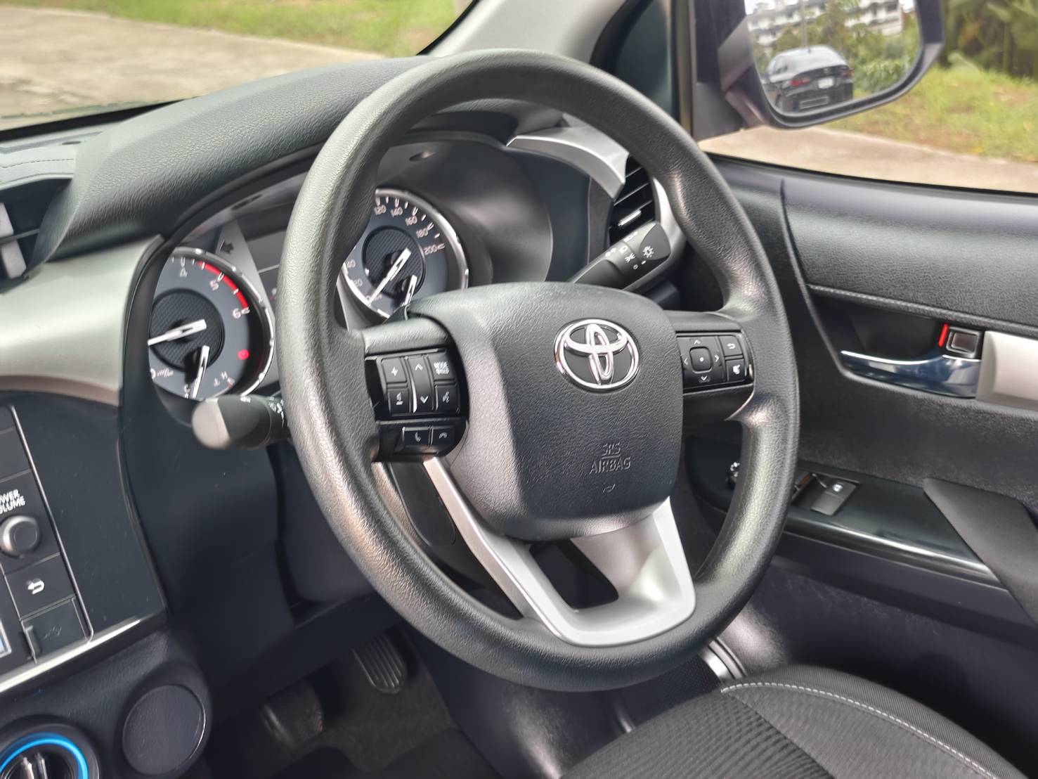Toyota Hilux Revo Smart Cab 2.4 Entry Prerunner MT 2020