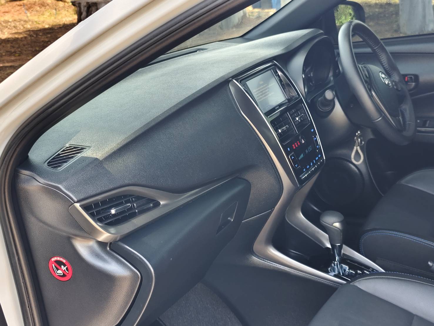 Toyota Yaris 1.2 Smart Hatchback AT ปี 2021