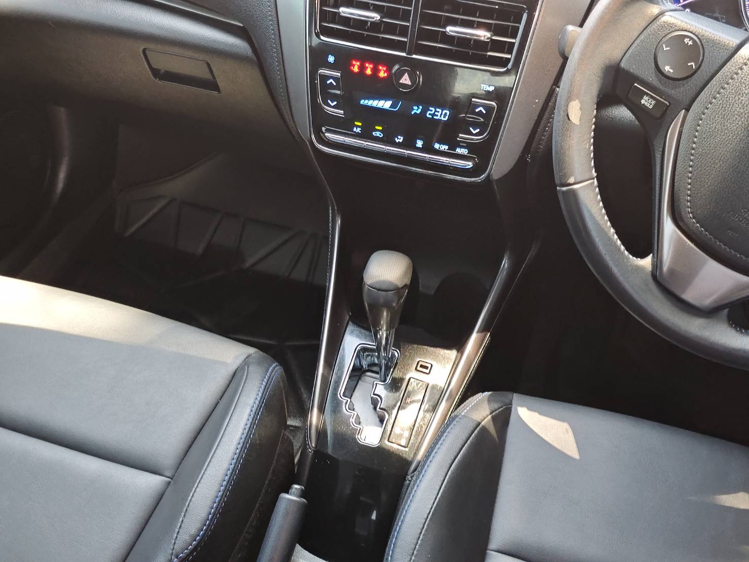 Toyota Yaris 1.2 Smart Hatchback AT ปี 2021