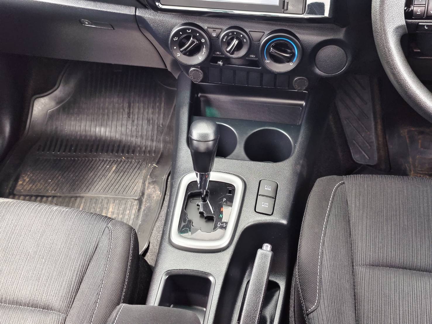 Toyota Hilux Revo Double Cab 2.4 Entry Prerunner AT 2021