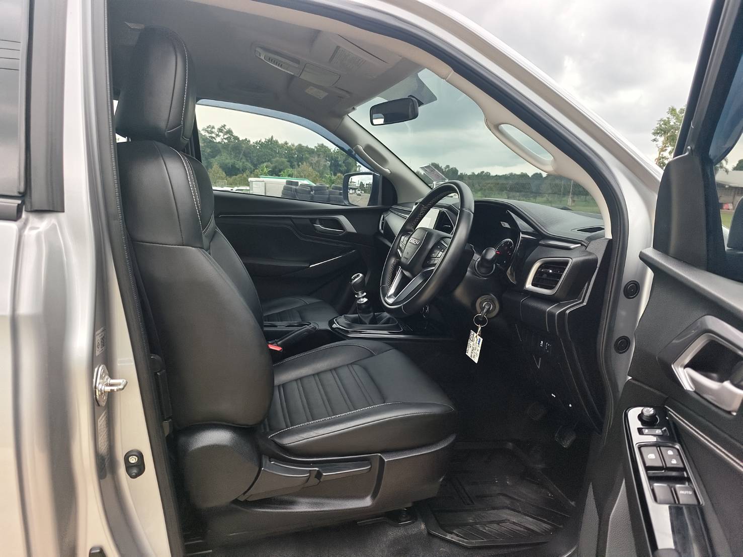 Isuzu D-Max All New Blue Power Spacecab V-Cross 3.0 Ddi Z 4WD AT 2022