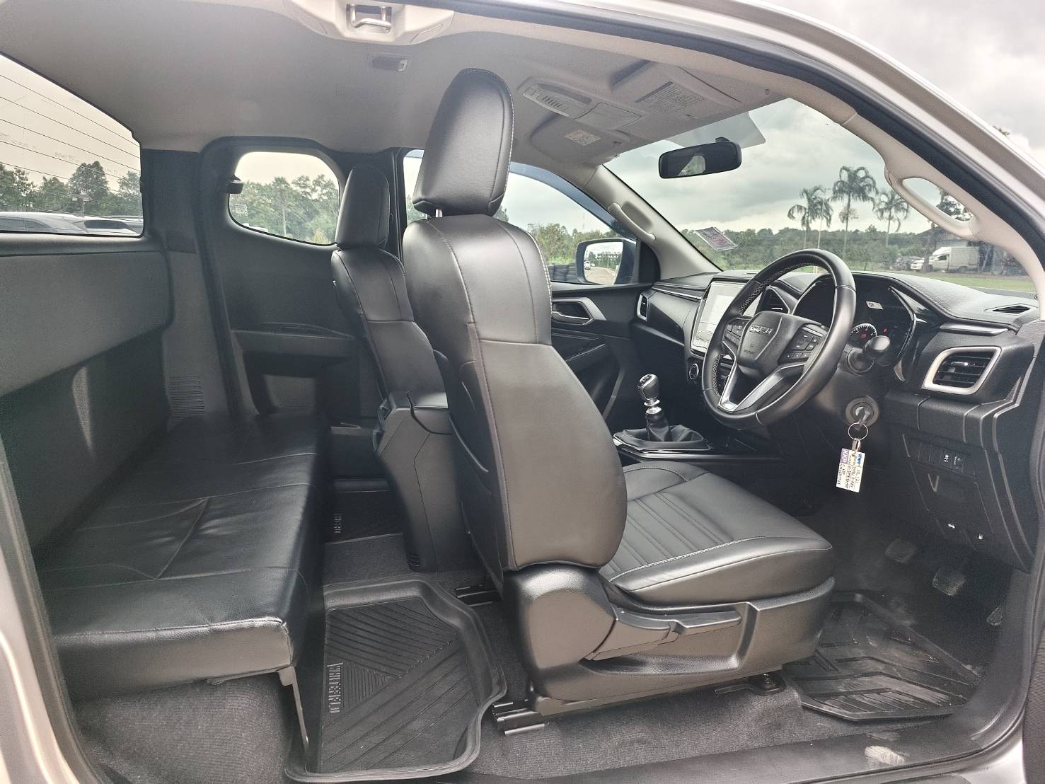 Isuzu D-Max All New Blue Power Spacecab V-Cross 3.0 Ddi Z 4WD AT 2022