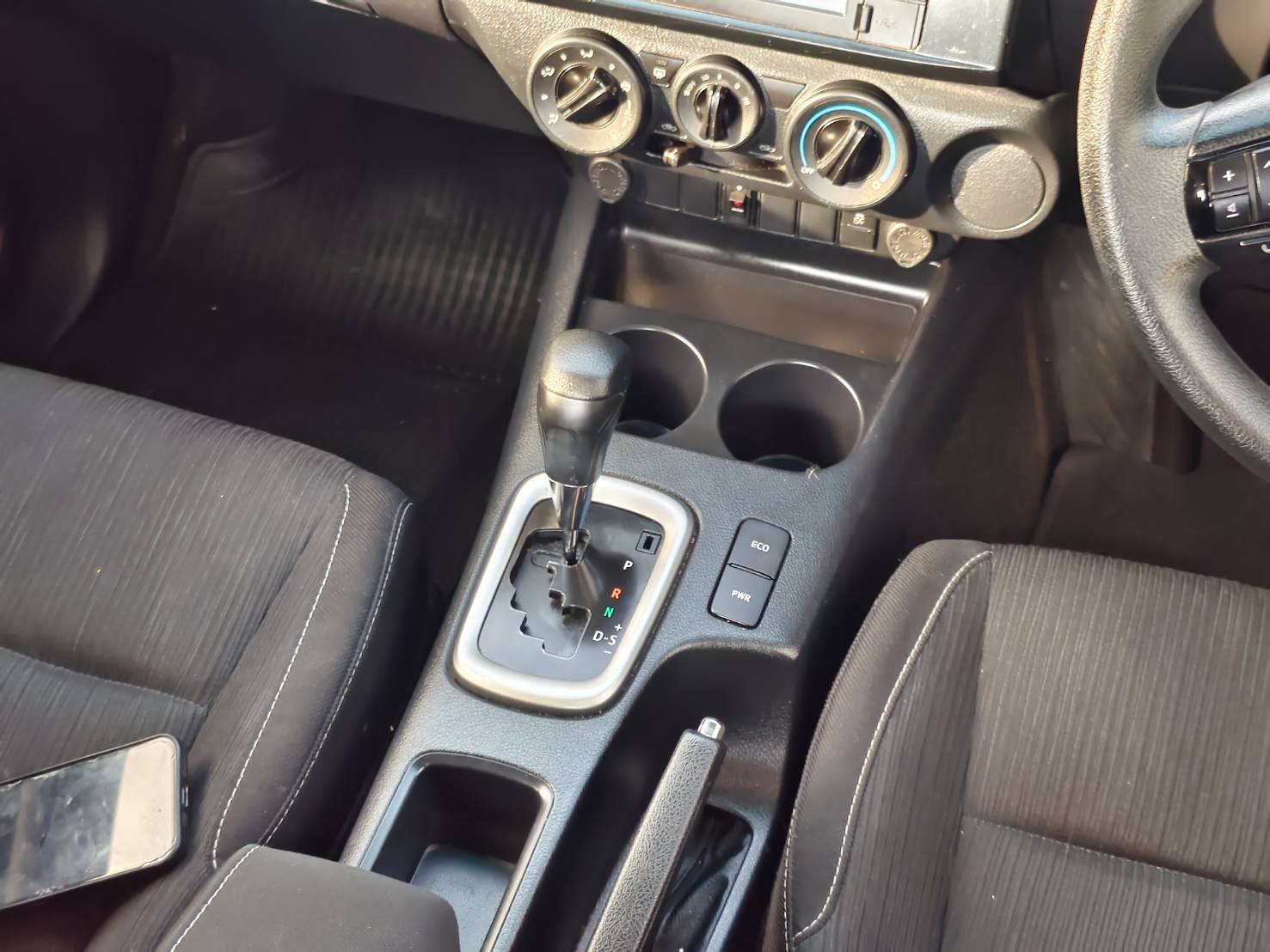 Toyota Hilux Revo Double Cab 2.4 Mid Prerunner MT 2022