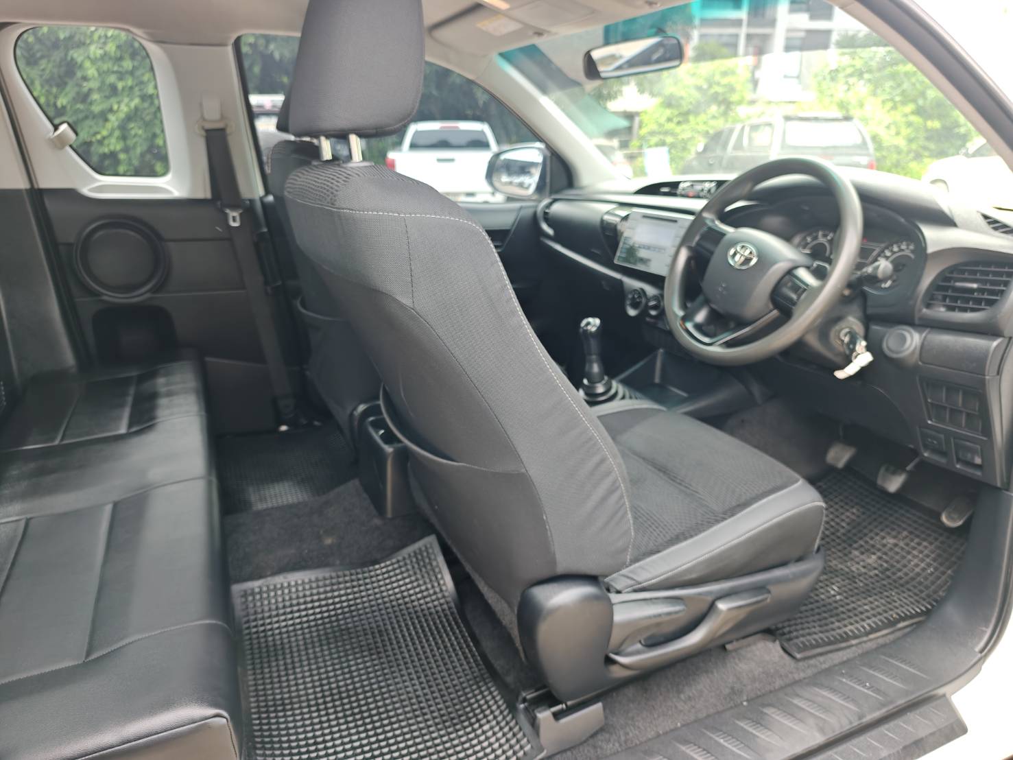 Toyota Hilux Revo Smart Cab 2.4 J Plus Z Edition MT 2020