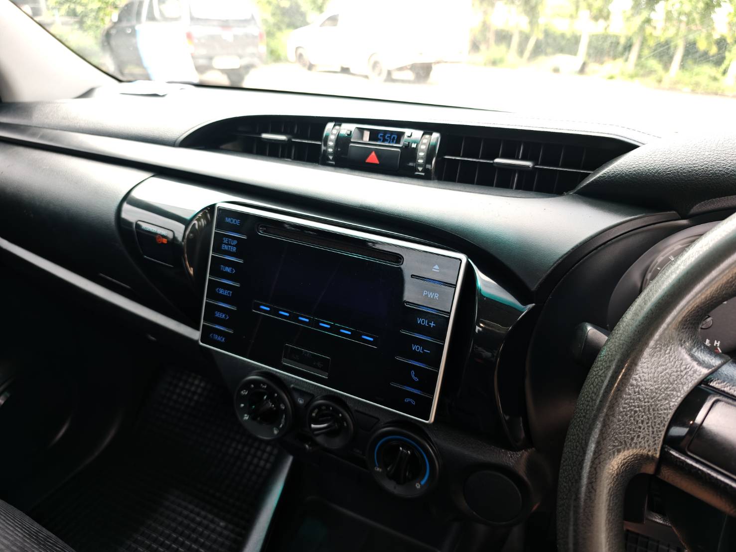 Toyota Hilux Revo Smart Cab 2.4 J Plus Z Edition MT 2020