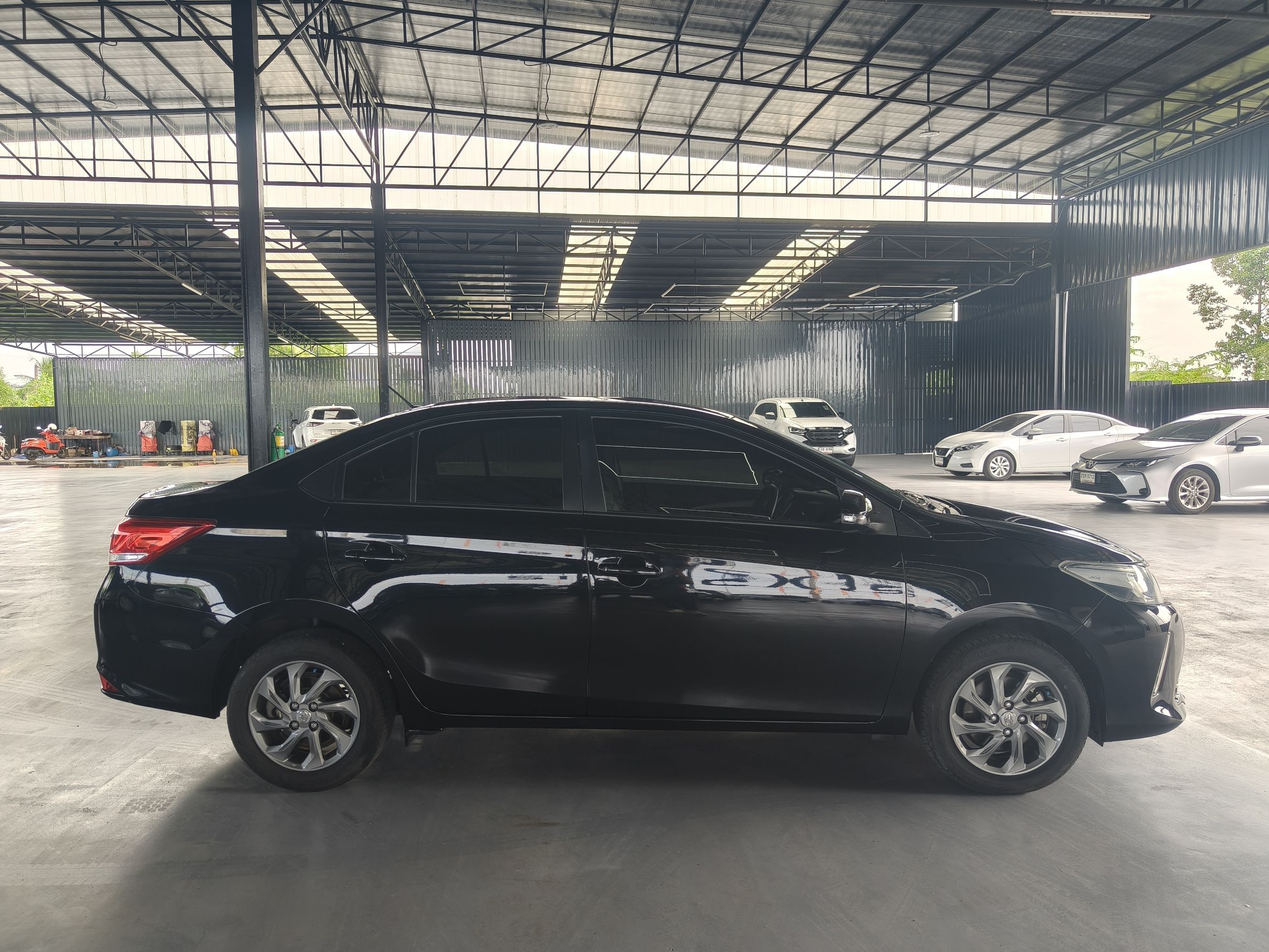 Toyota Vios 1.5 Mid Sedan AT ปี 2021