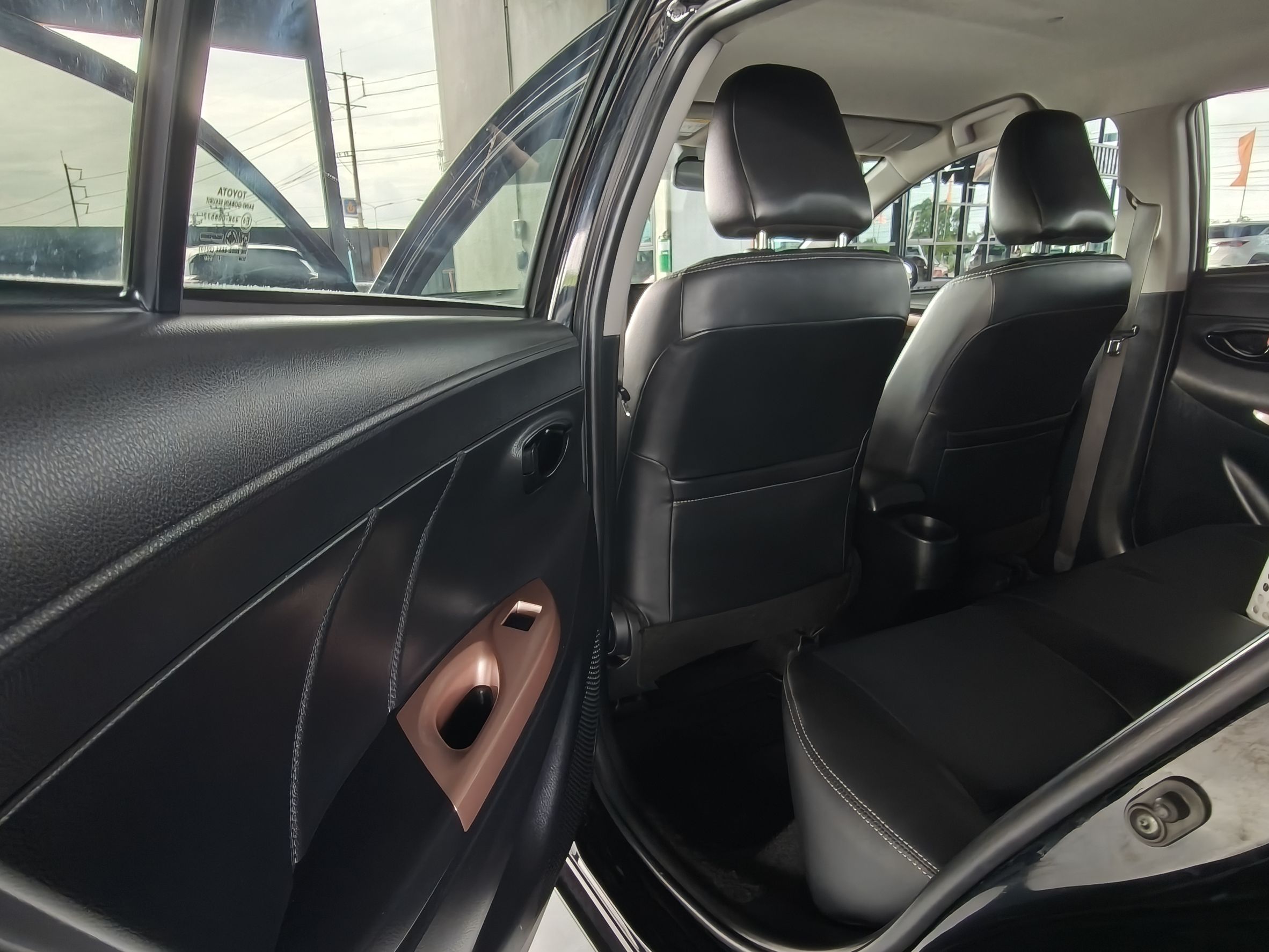 Toyota Vios 1.5 Mid Sedan AT ปี 2021