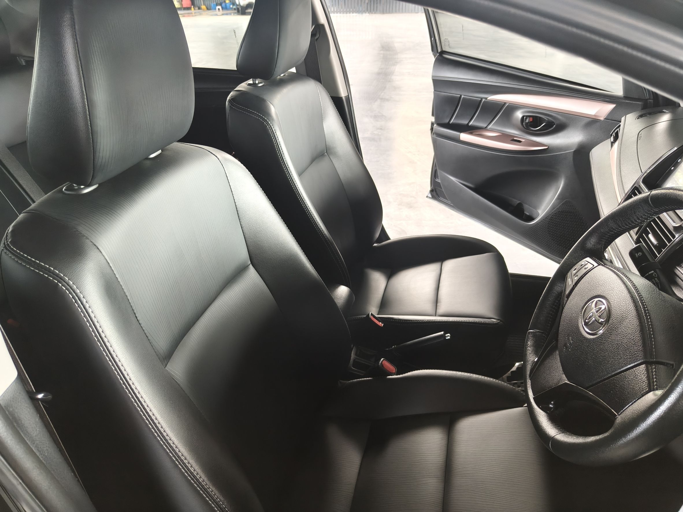 Toyota Vios 1.5 Mid Sedan AT ปี 2021