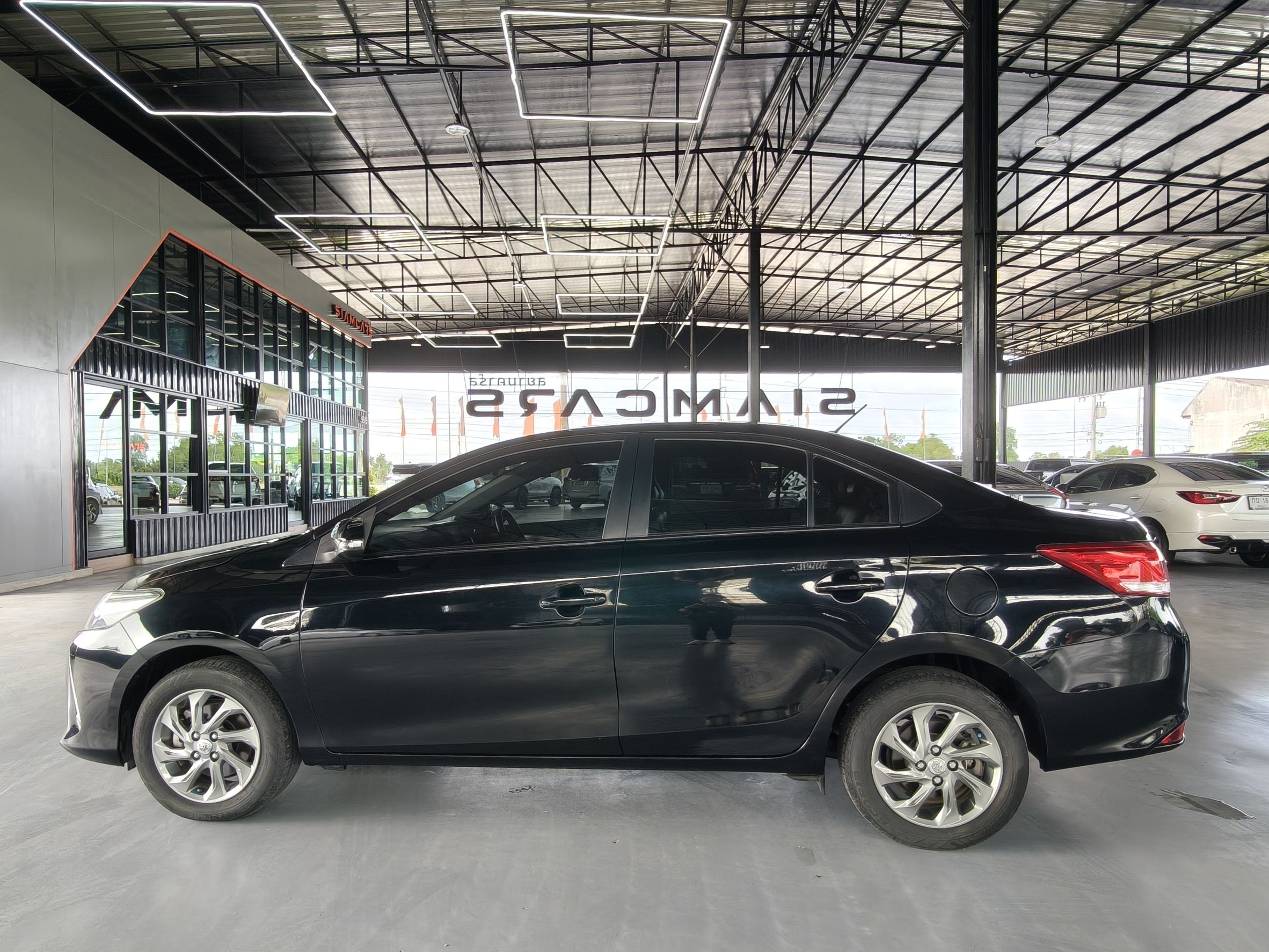 Toyota Vios 1.5 Mid Sedan AT ปี 2021