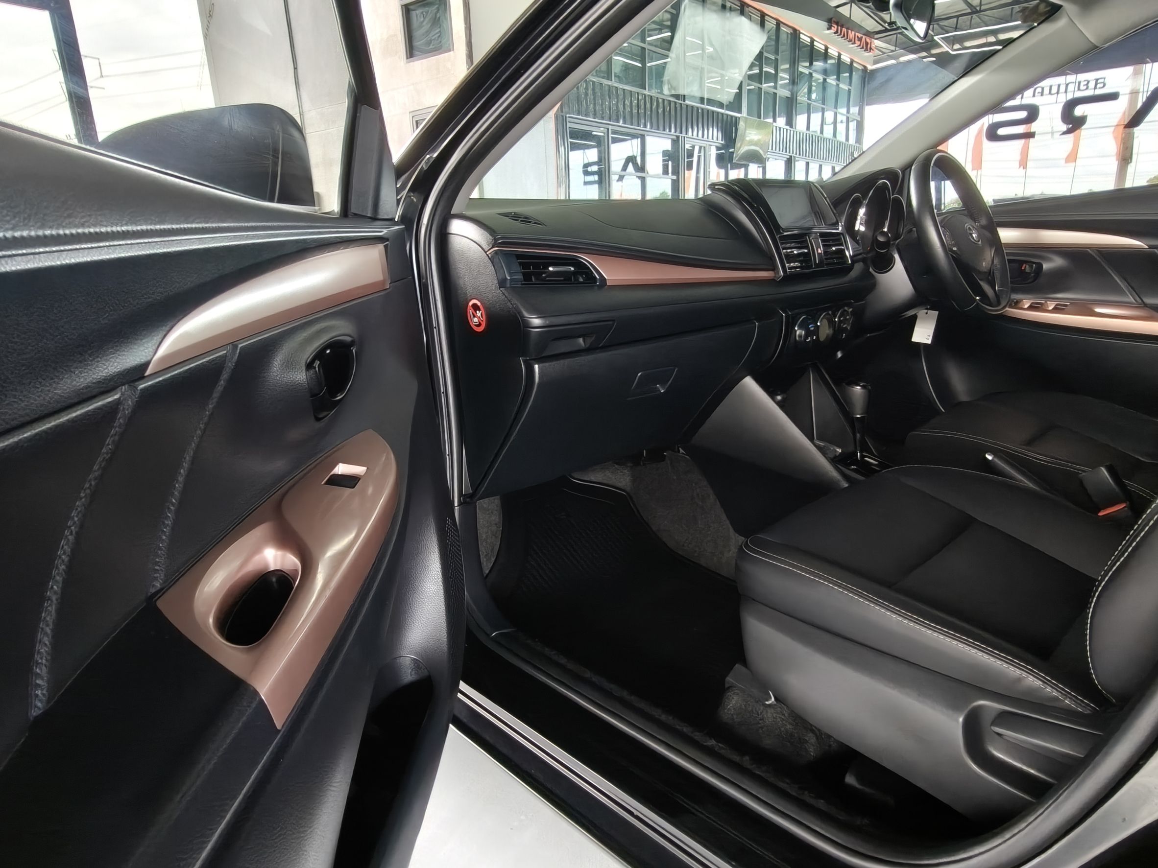 Toyota Vios 1.5 Mid Sedan AT ปี 2021