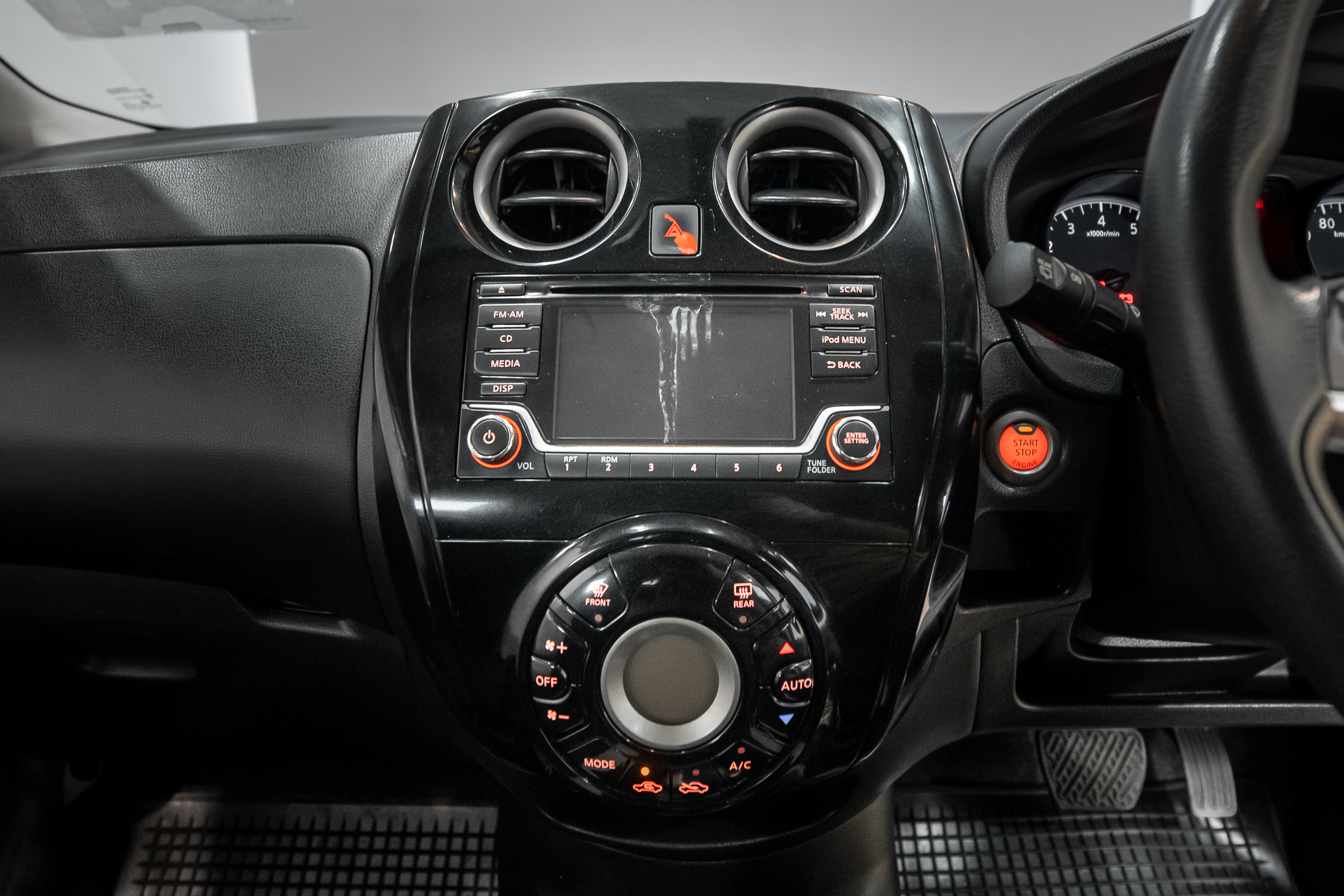 Nissan Note 1.2 V Hatchback AT 2018