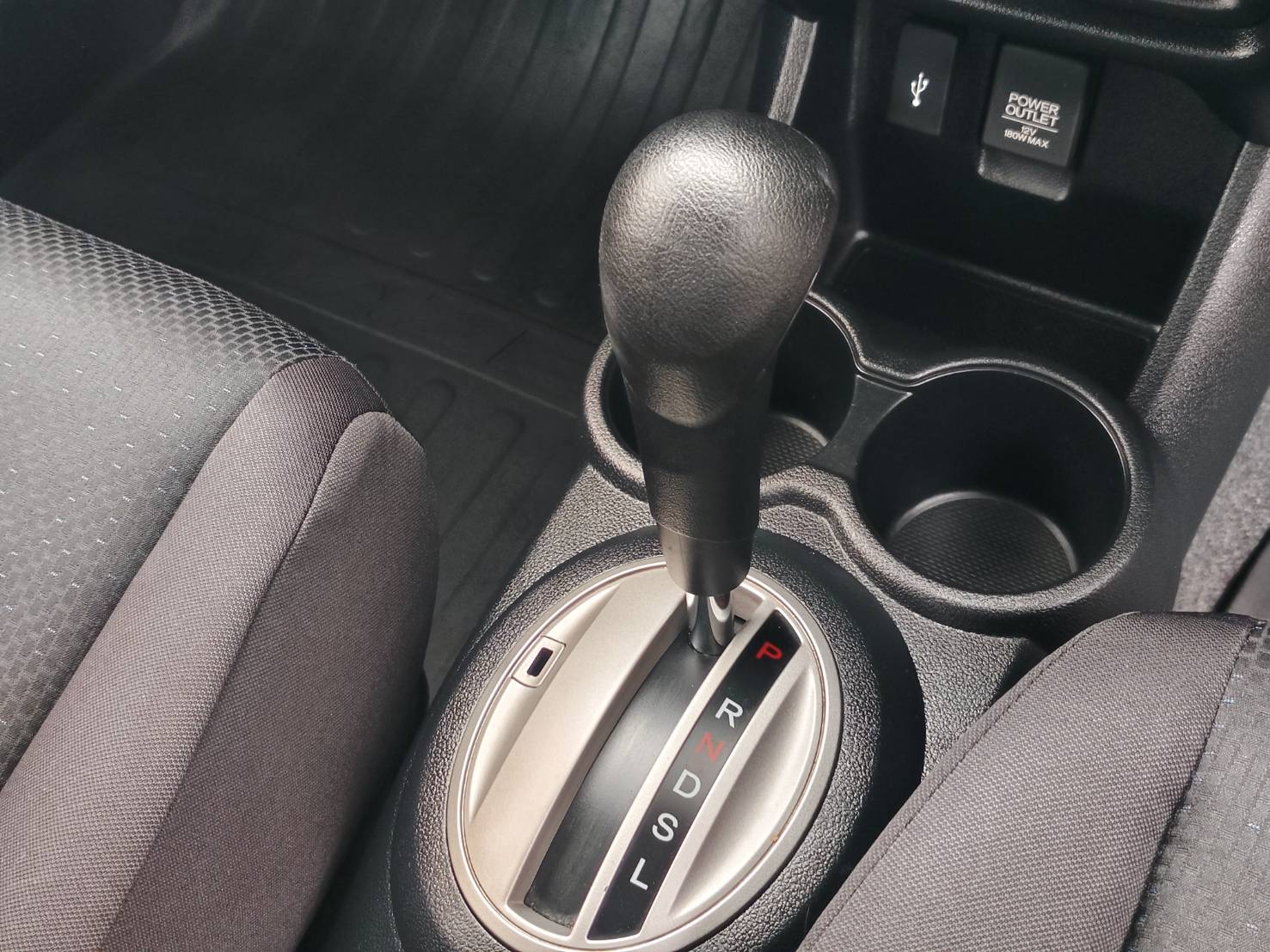 Honda Brio Amaze 1.2 V Sedan AT 2018