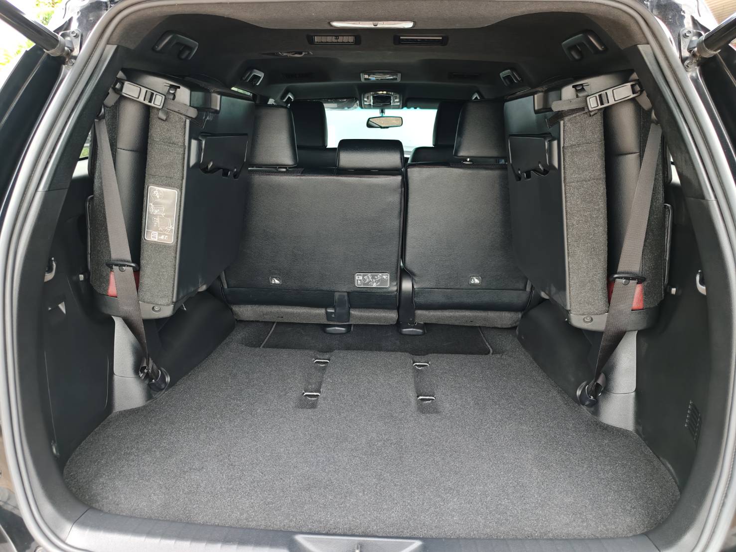 Toyota Fortuner 2.4 Legender 4 WD SUV AT 2021