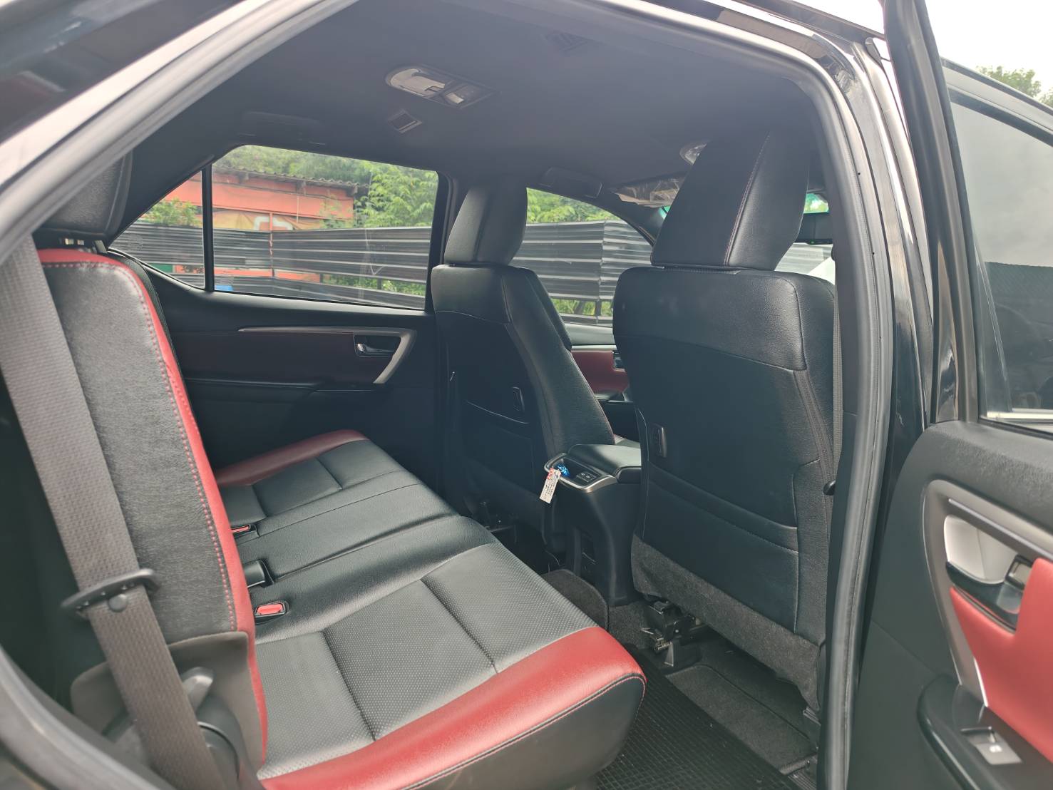 Toyota Fortuner 2.4 Legender 4 WD SUV AT 2021