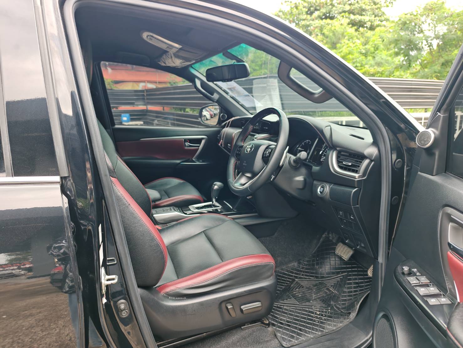 Toyota Fortuner 2.4 Legender 4 WD SUV AT 2021