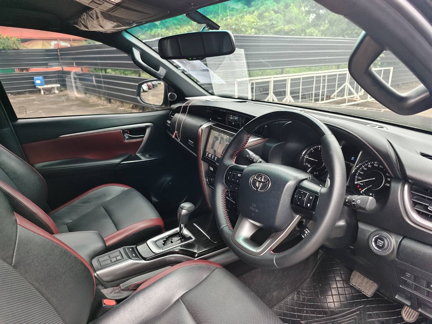 Toyota Fortuner 2.4 Legender 4 WD SUV AT 2021