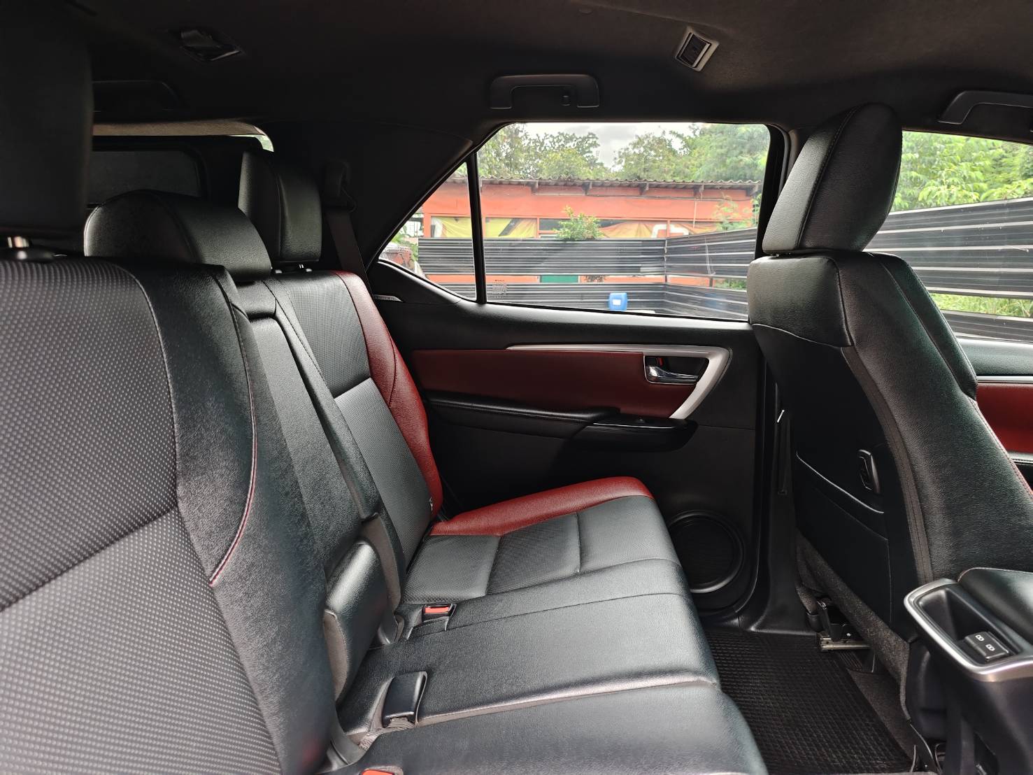 Toyota Fortuner 2.4 Legender 4 WD SUV AT 2021