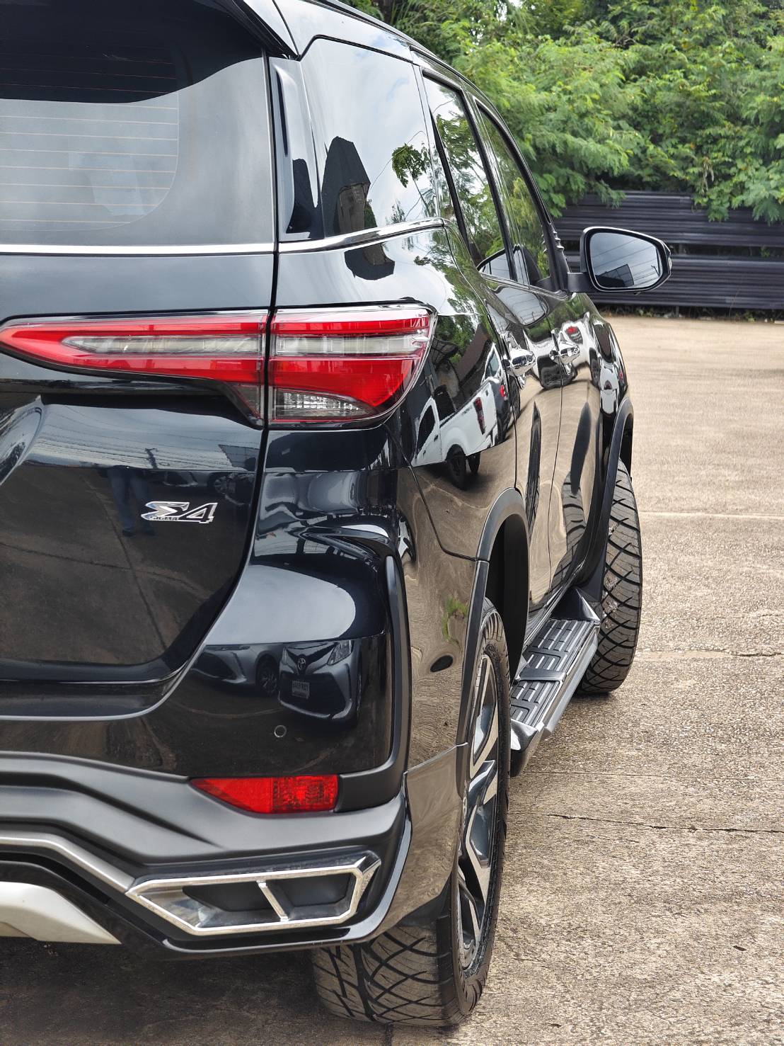 Toyota Fortuner 2.4 Legender 4 WD SUV AT 2021