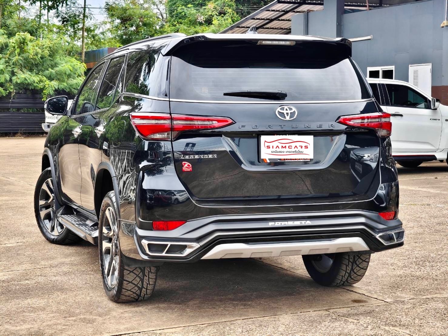 Toyota Fortuner 2.4 Legender 4 WD SUV AT 2021