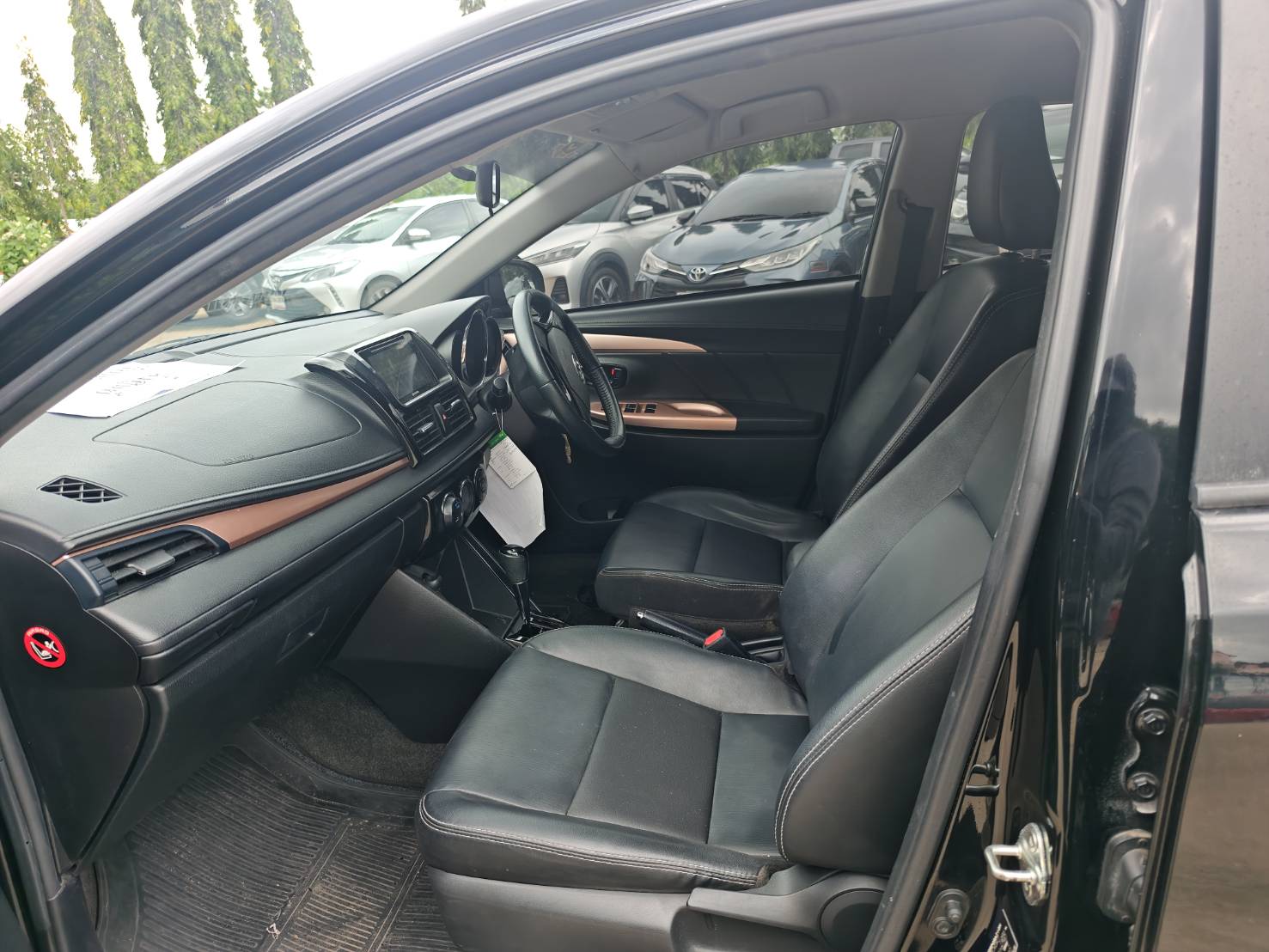 Toyota Vios 1.5 Mid Sedan AT ปี 2020