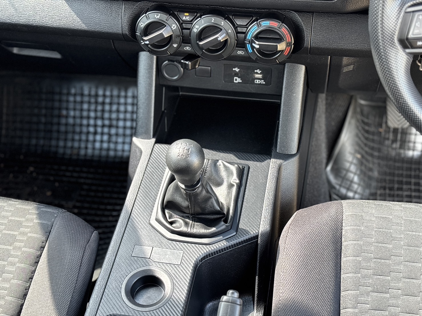 Mitsubishi Triton All New Mega Cab 2.4 Active MT 2024