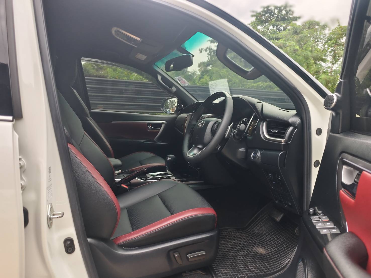 Toyota Fortuner 2.4 Legender 4 WD SUV AT 2021