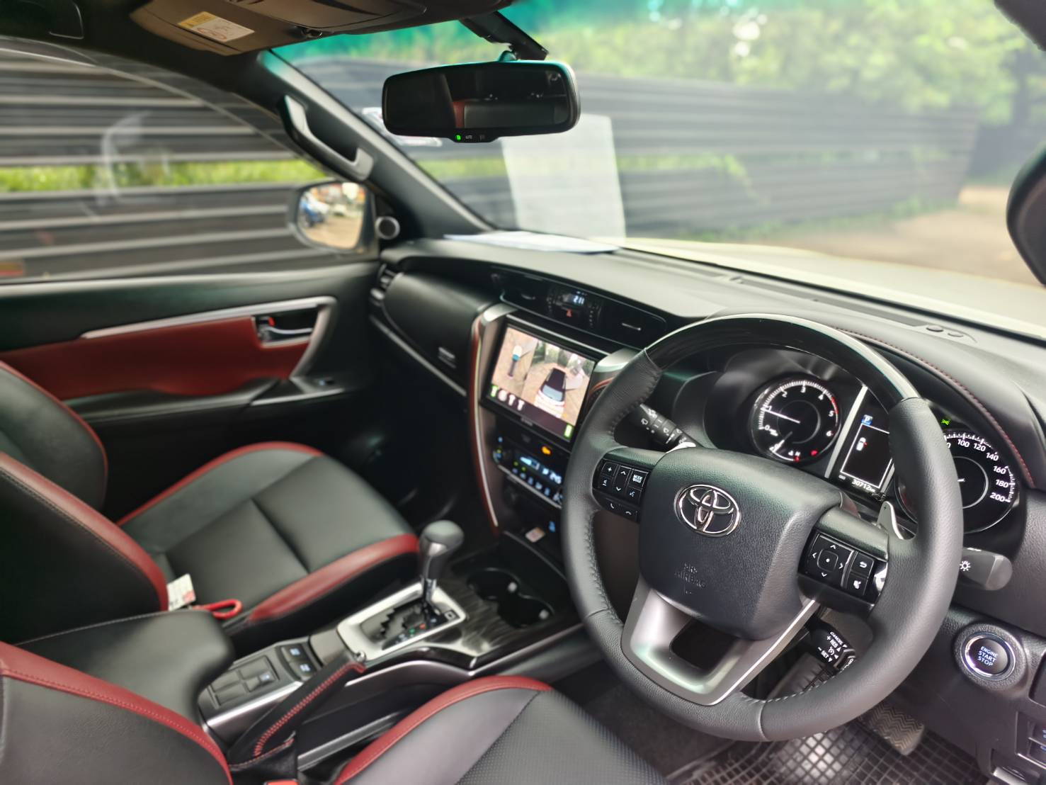 Toyota Fortuner 2.4 Legender 4 WD SUV AT 2021