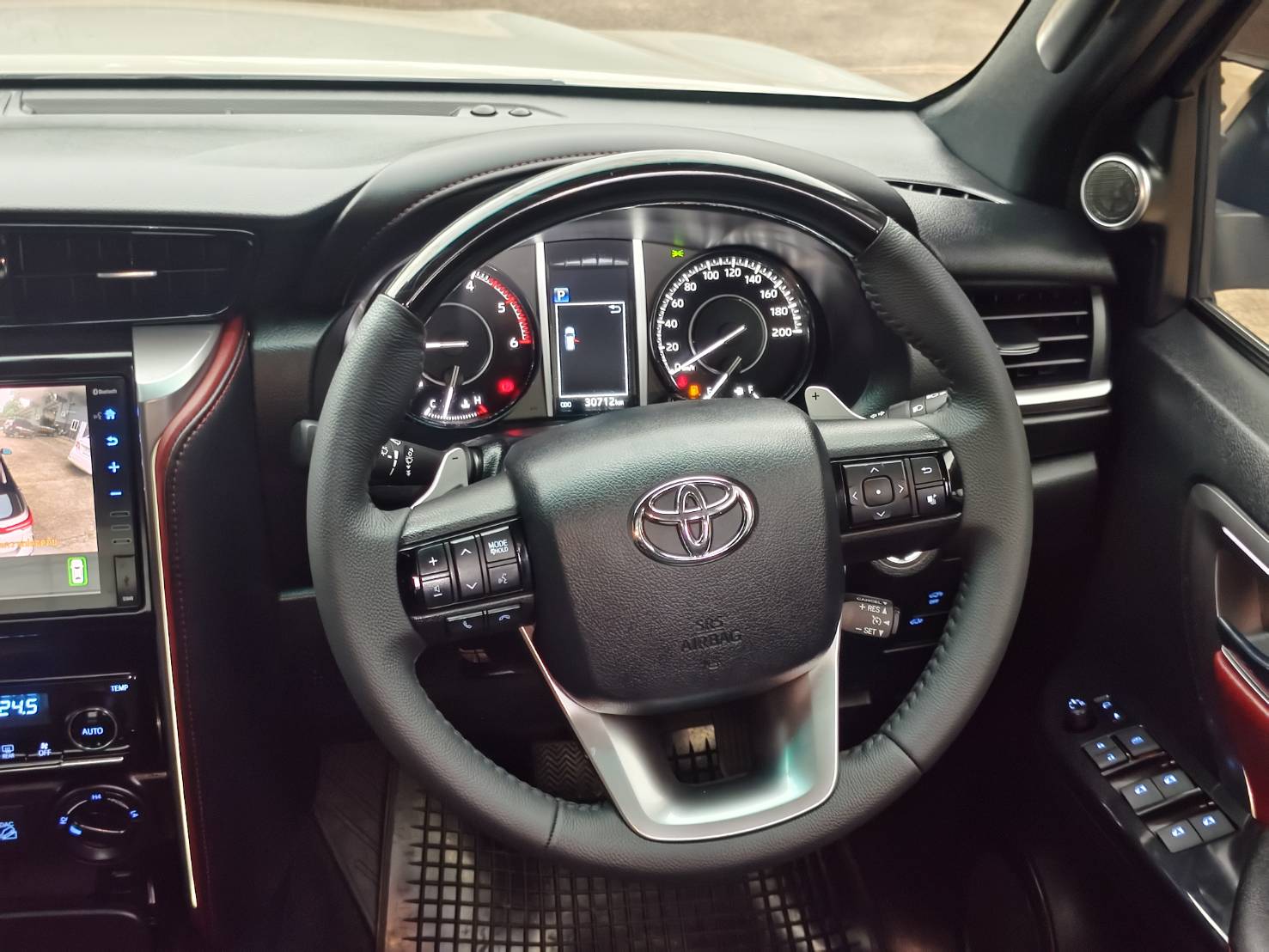 Toyota Fortuner 2.4 Legender 4 WD SUV AT 2021