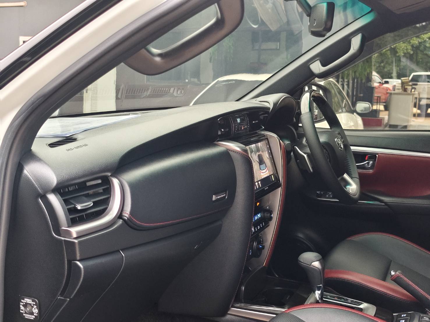 Toyota Fortuner 2.4 Legender 4 WD SUV AT 2021