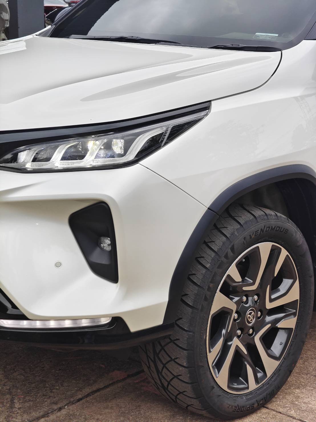 Toyota Fortuner 2.4 Legender 4 WD SUV AT 2021