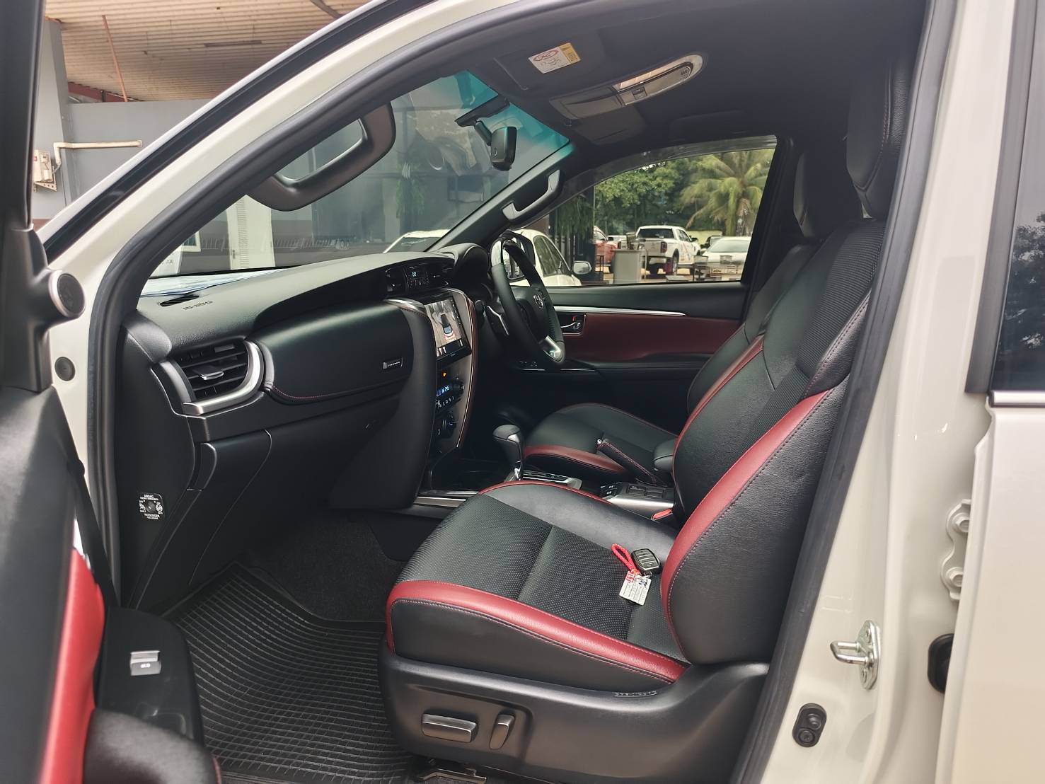 Toyota Fortuner 2.4 Legender 4 WD SUV AT 2021
