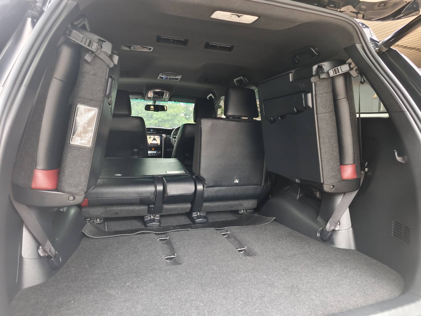 Toyota Fortuner 2.4 Legender 4 WD SUV AT 2021