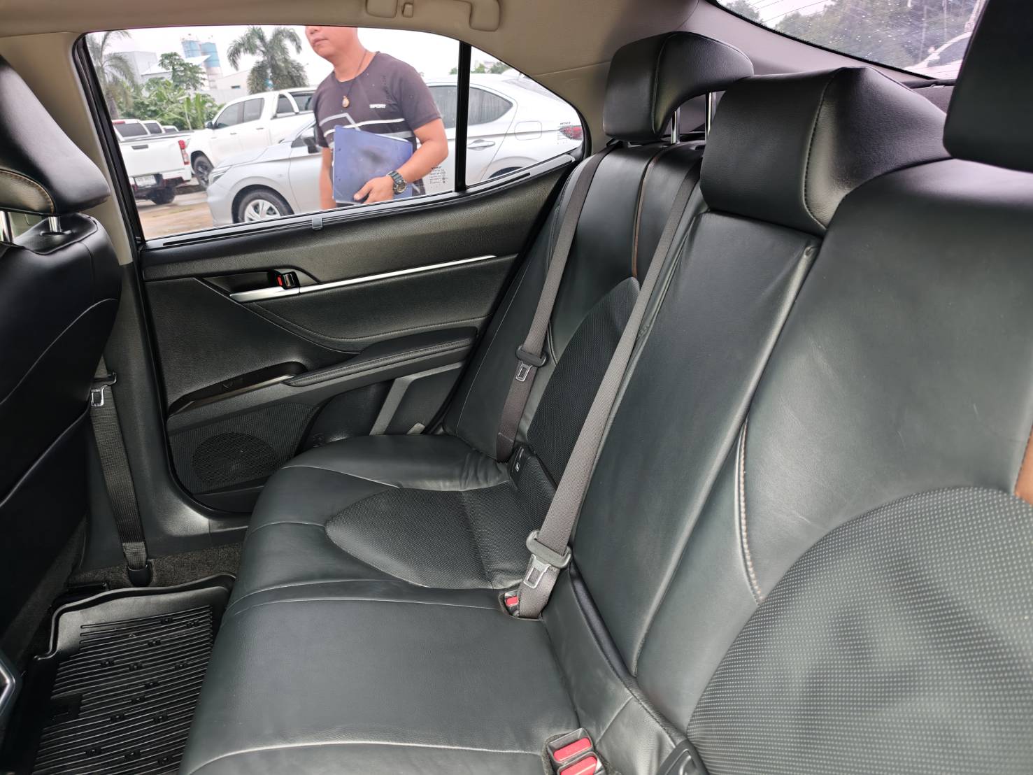 Toyota Camry 2.5 Hybrid Premium Sedan AT ปี2022