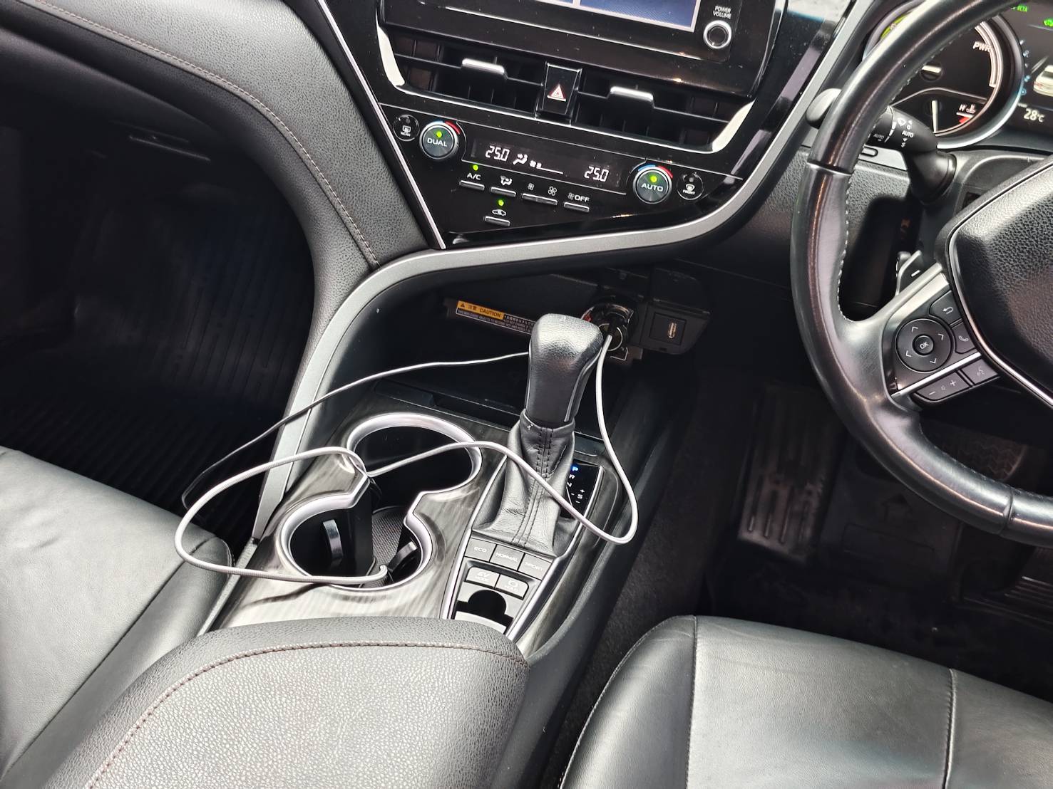 Toyota Camry 2.5 Hybrid Premium Sedan AT ปี2022
