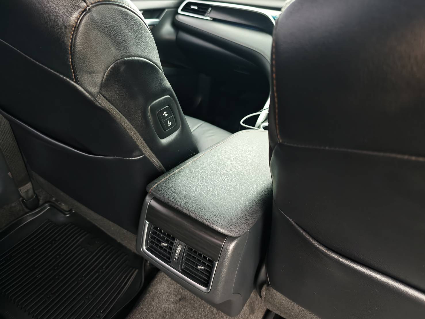 Toyota Camry 2.5 Hybrid Premium Sedan AT ปี2022