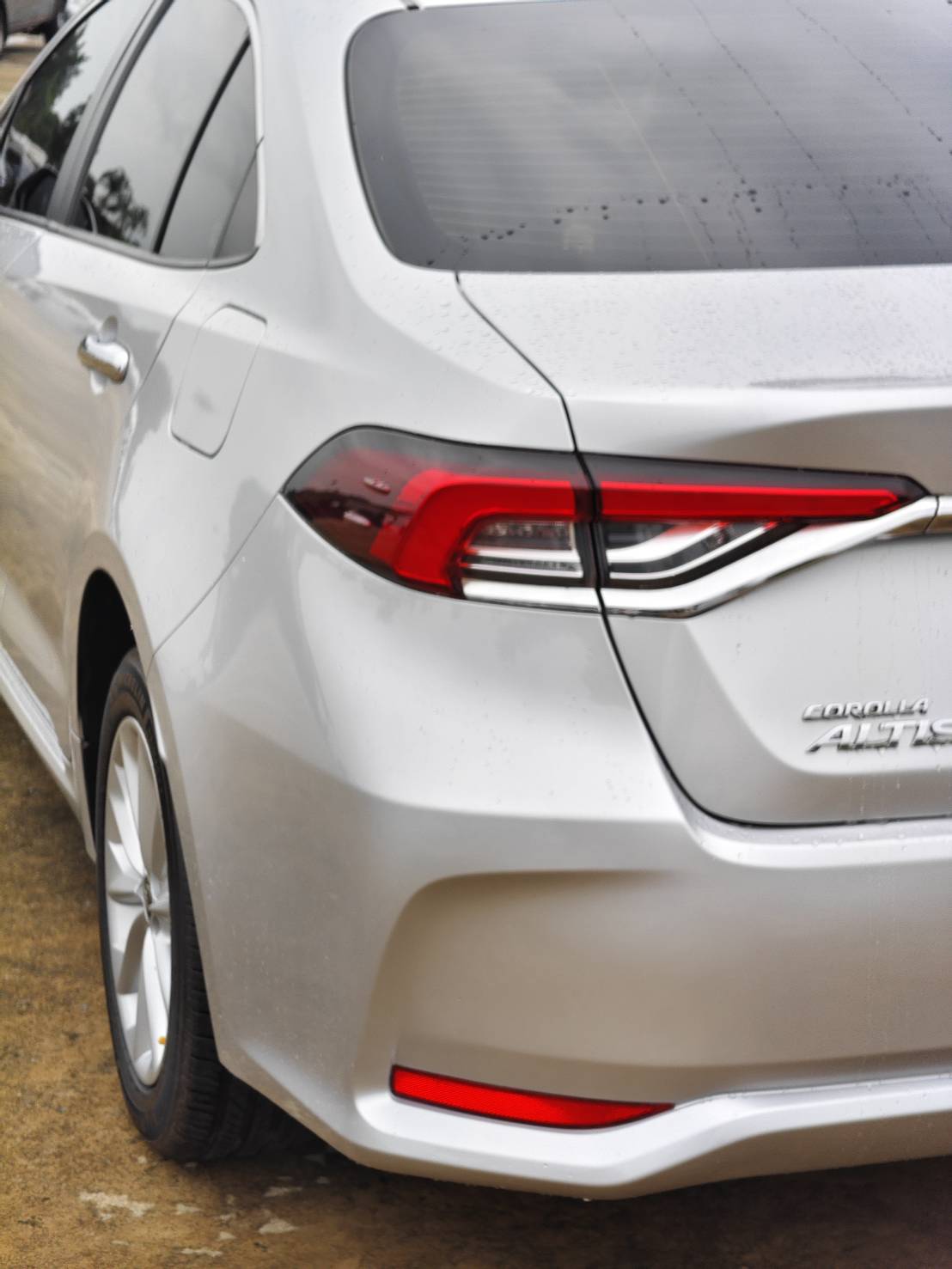 Toyota Corolla Altis 1.8 Hybrid Mid Sedan AT ปี 2020