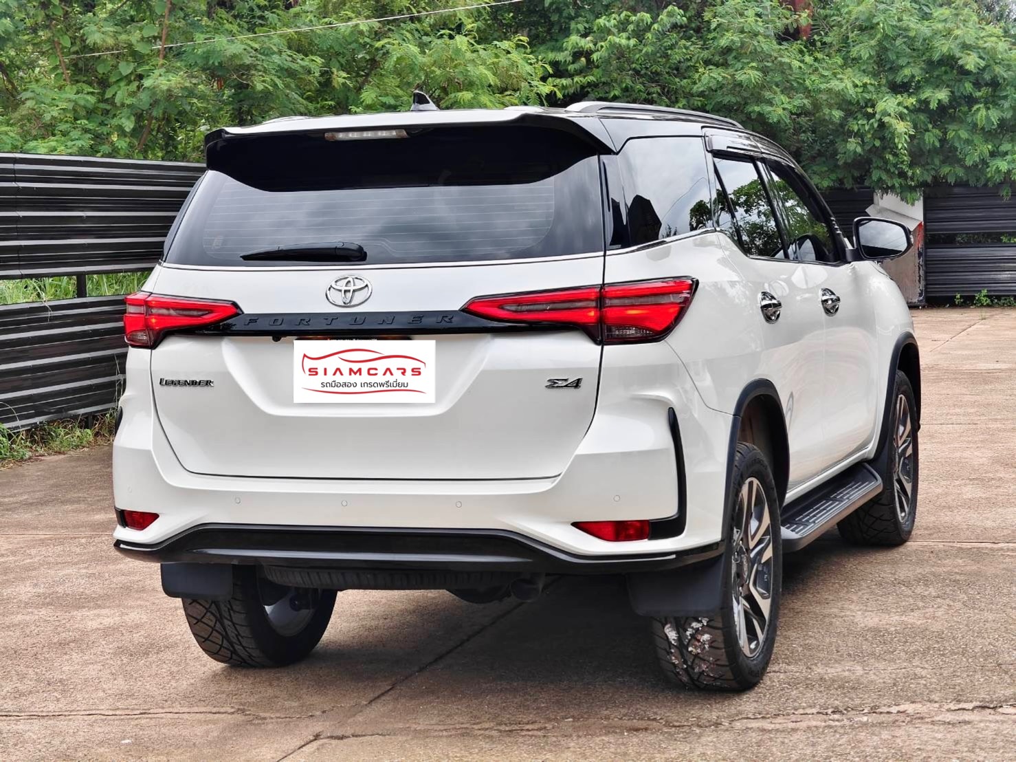 Toyota Fortuner 2.4 Legender 4 WD SUV AT 2021