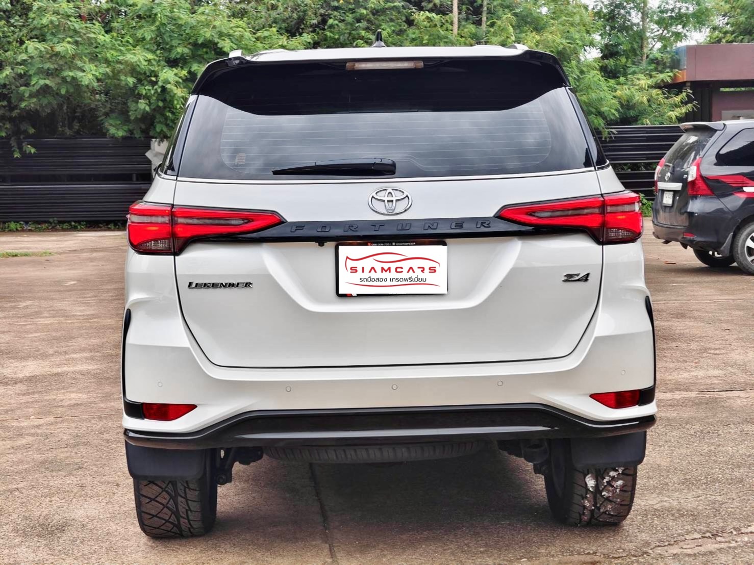 Toyota Fortuner 2.4 Legender 4 WD SUV AT 2021