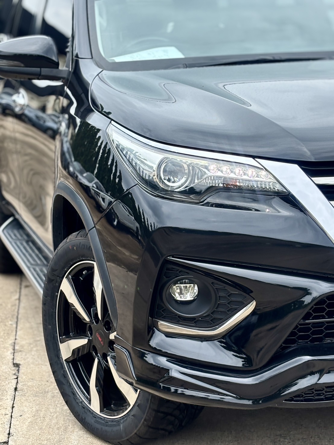 Toyota Fortuner 2.8 V TRD Sportivo SUV AT 2017
