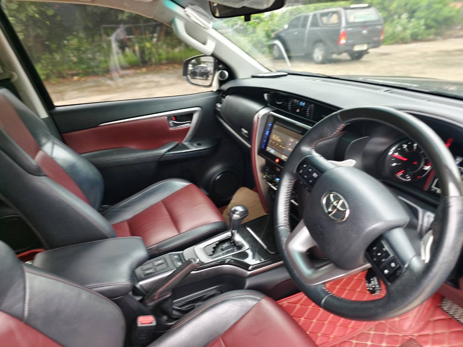 Toyota Fortuner 2.8 V TRD Sportivo SUV AT 2017
