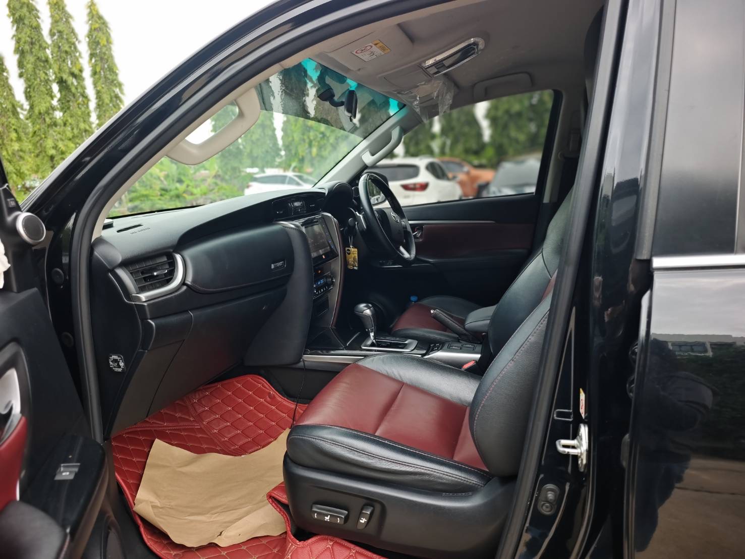 Toyota Fortuner 2.8 V TRD Sportivo SUV AT 2017