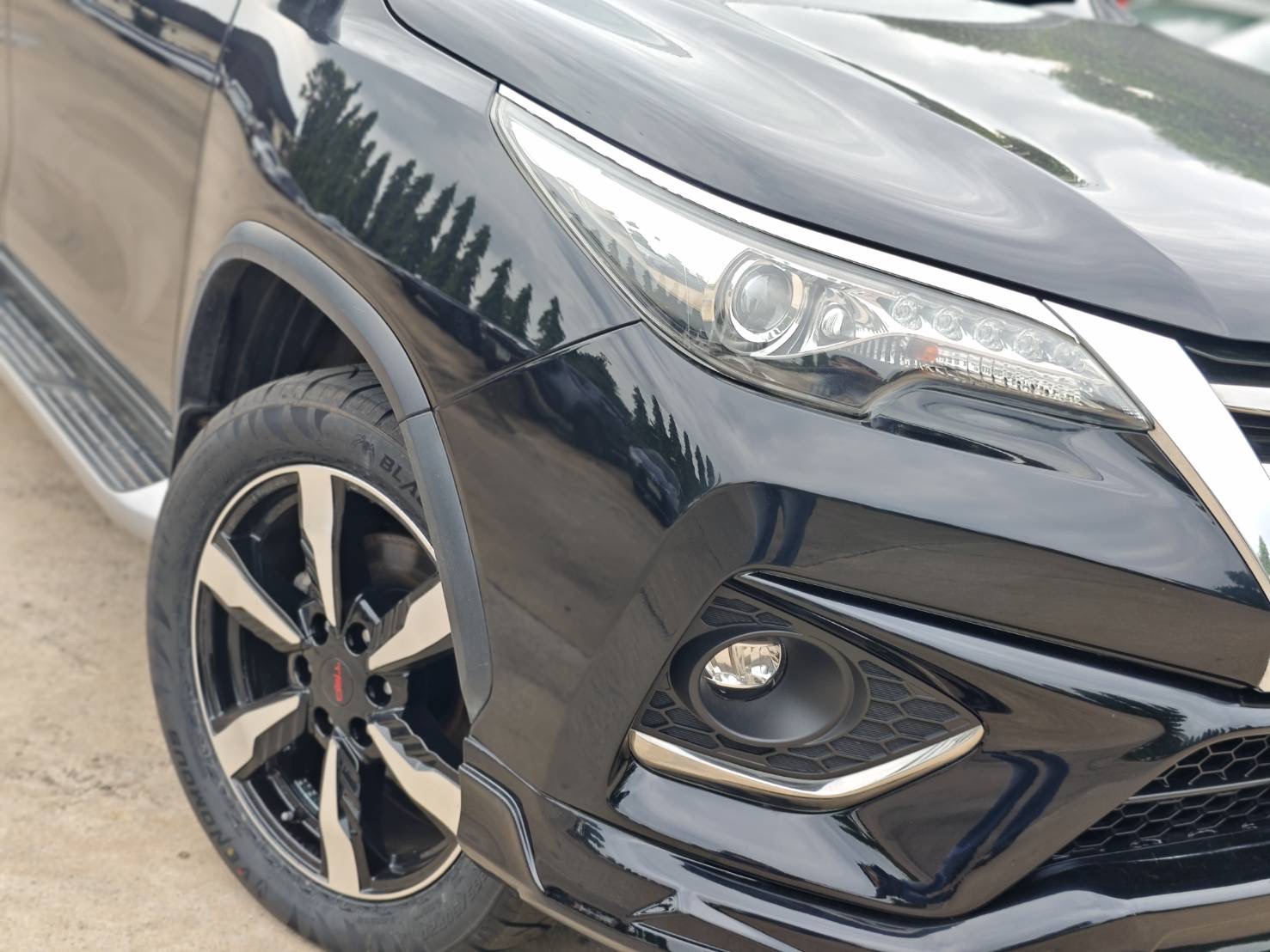 Toyota Fortuner 2.8 V TRD Sportivo SUV AT 2017