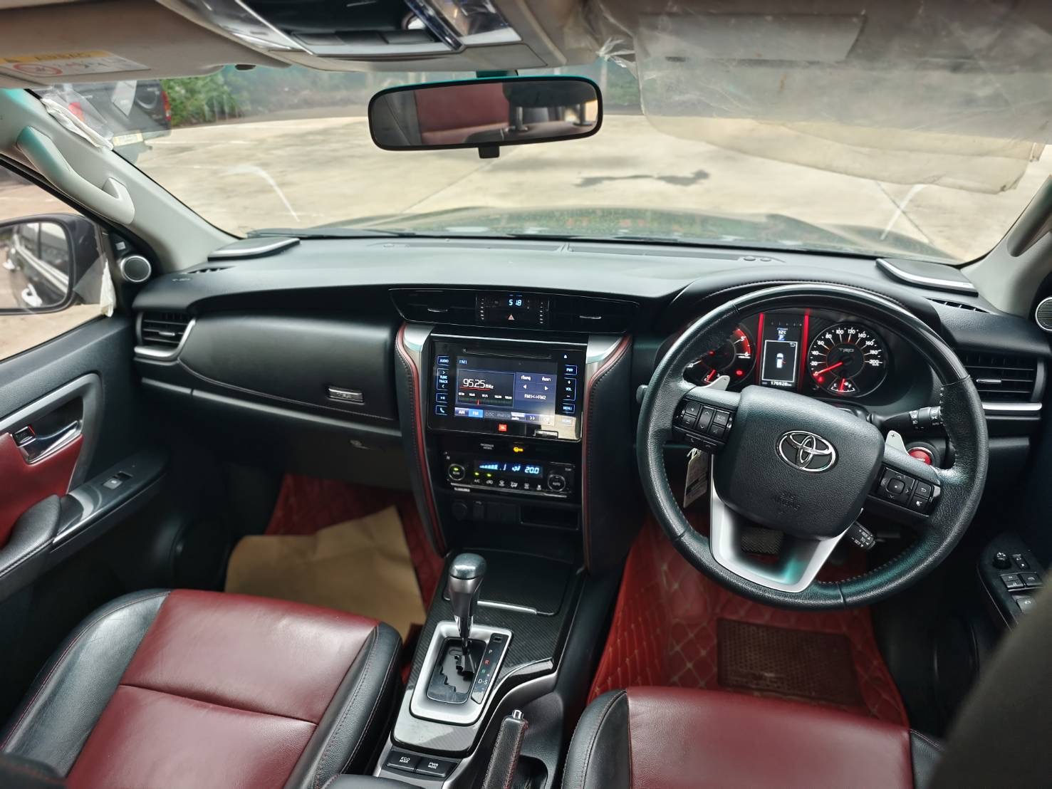 Toyota Fortuner 2.8 V TRD Sportivo SUV AT 2017