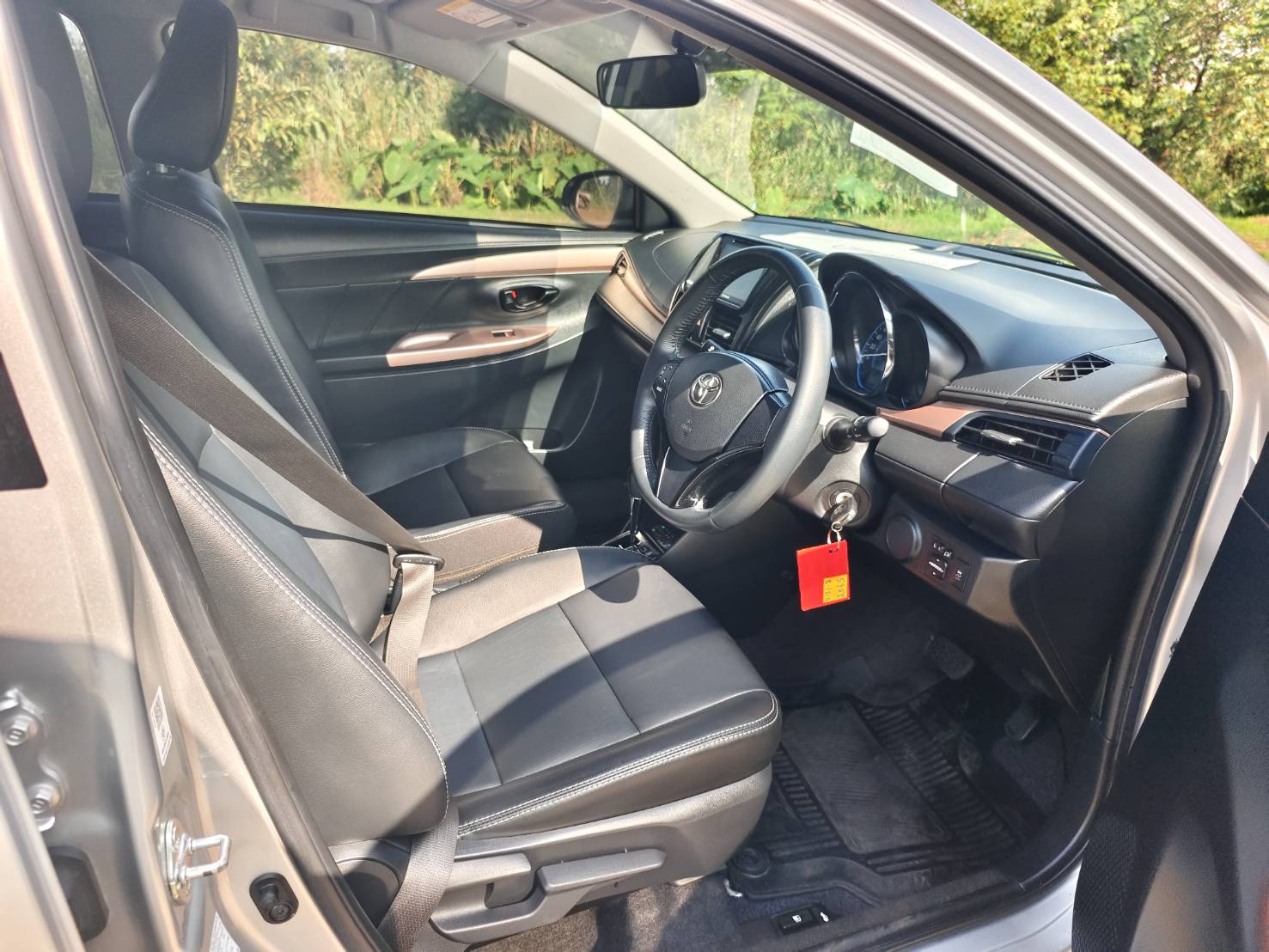Toyota Vios 1.5 Mid Sedan AT ปี 2022