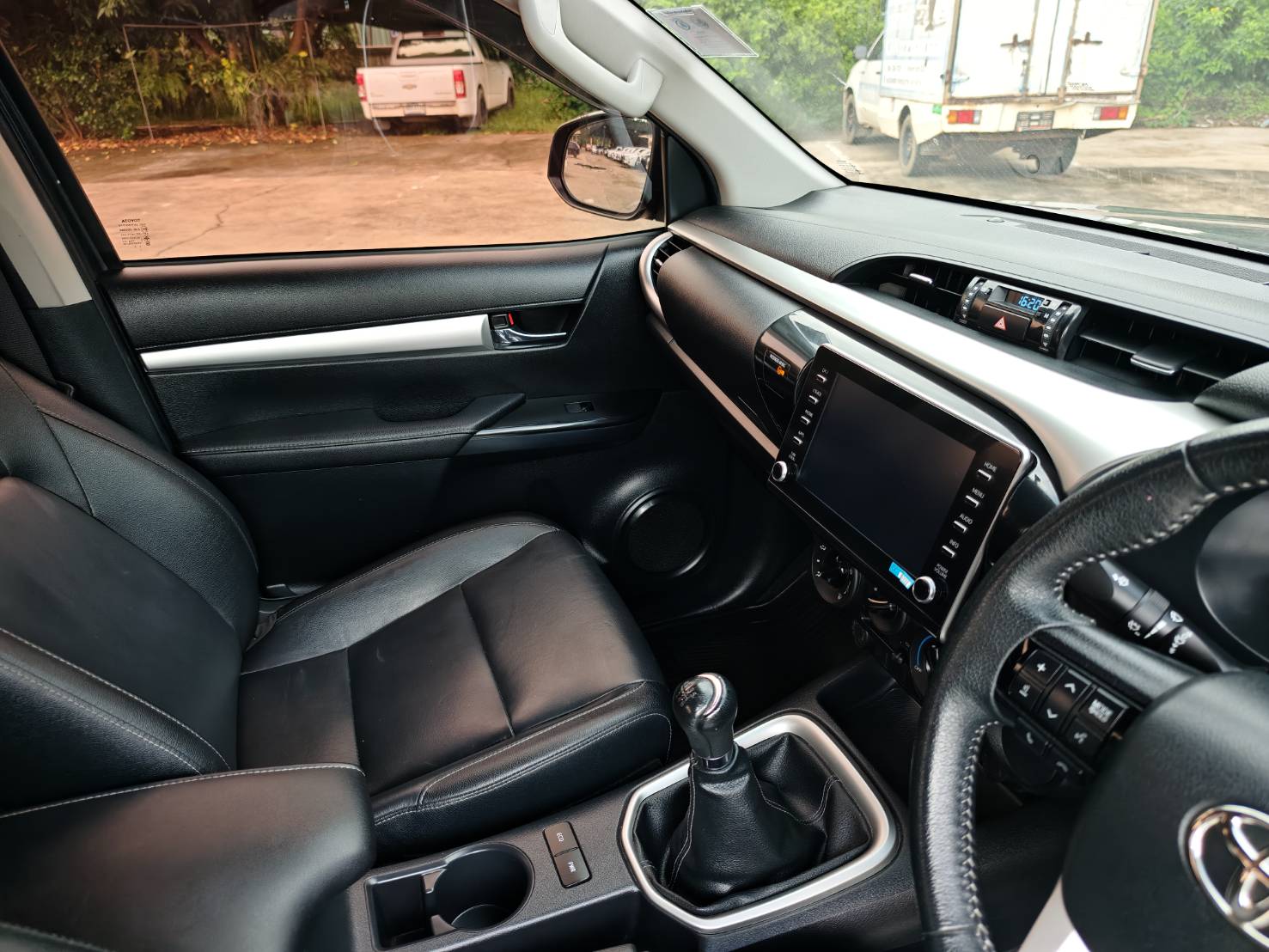 Toyota Hilux Revo Double Cab 2.4 Mid Prerunner MT 2023