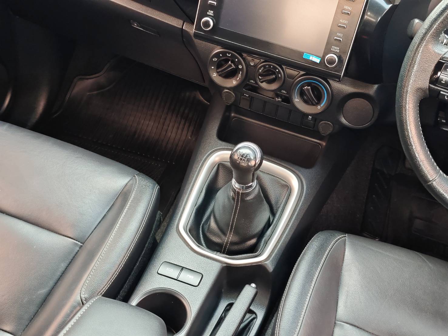 Toyota Hilux Revo Double Cab 2.4 Mid Prerunner MT 2023