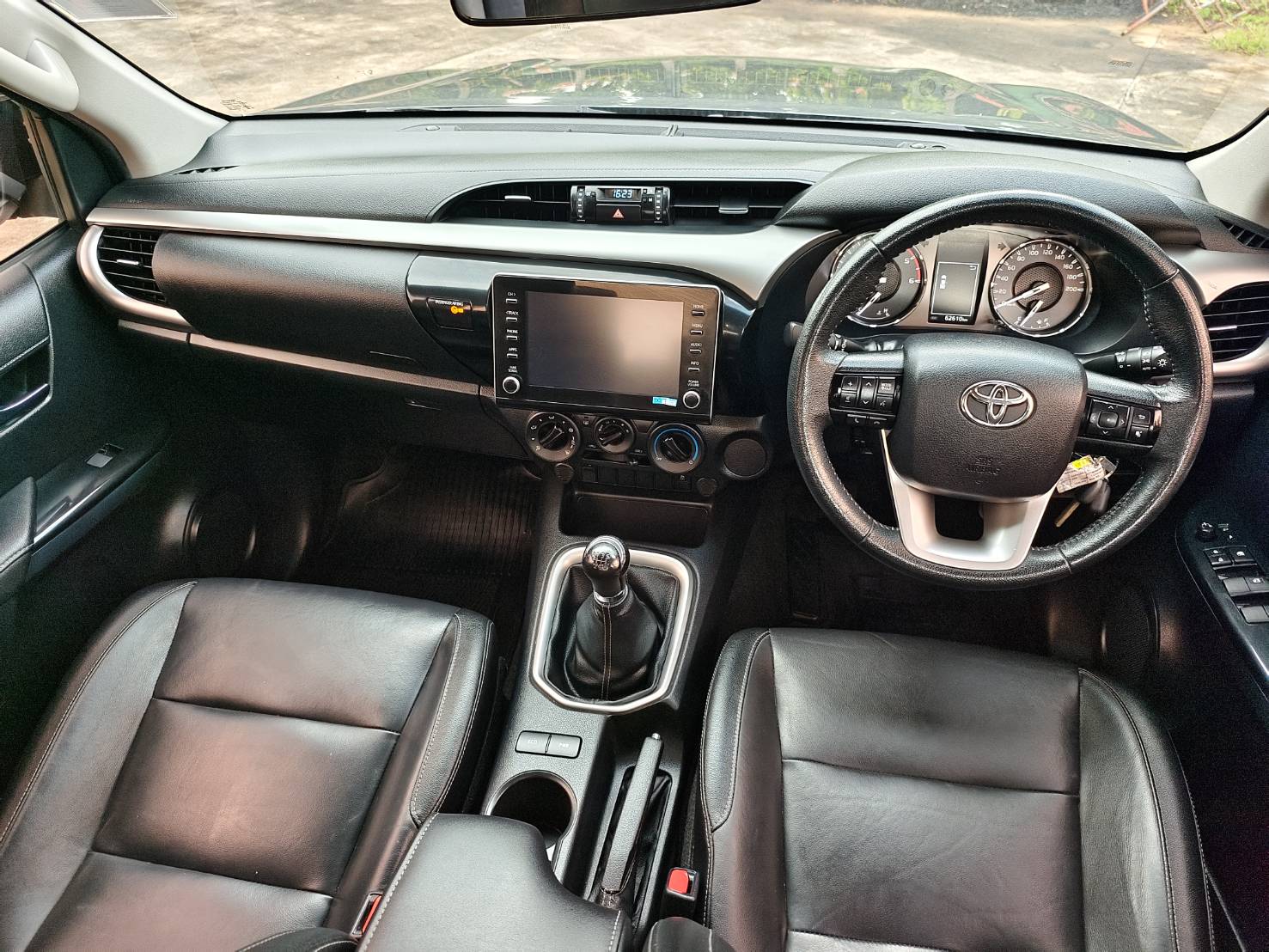 Toyota Hilux Revo Double Cab 2.4 Mid Prerunner MT 2023