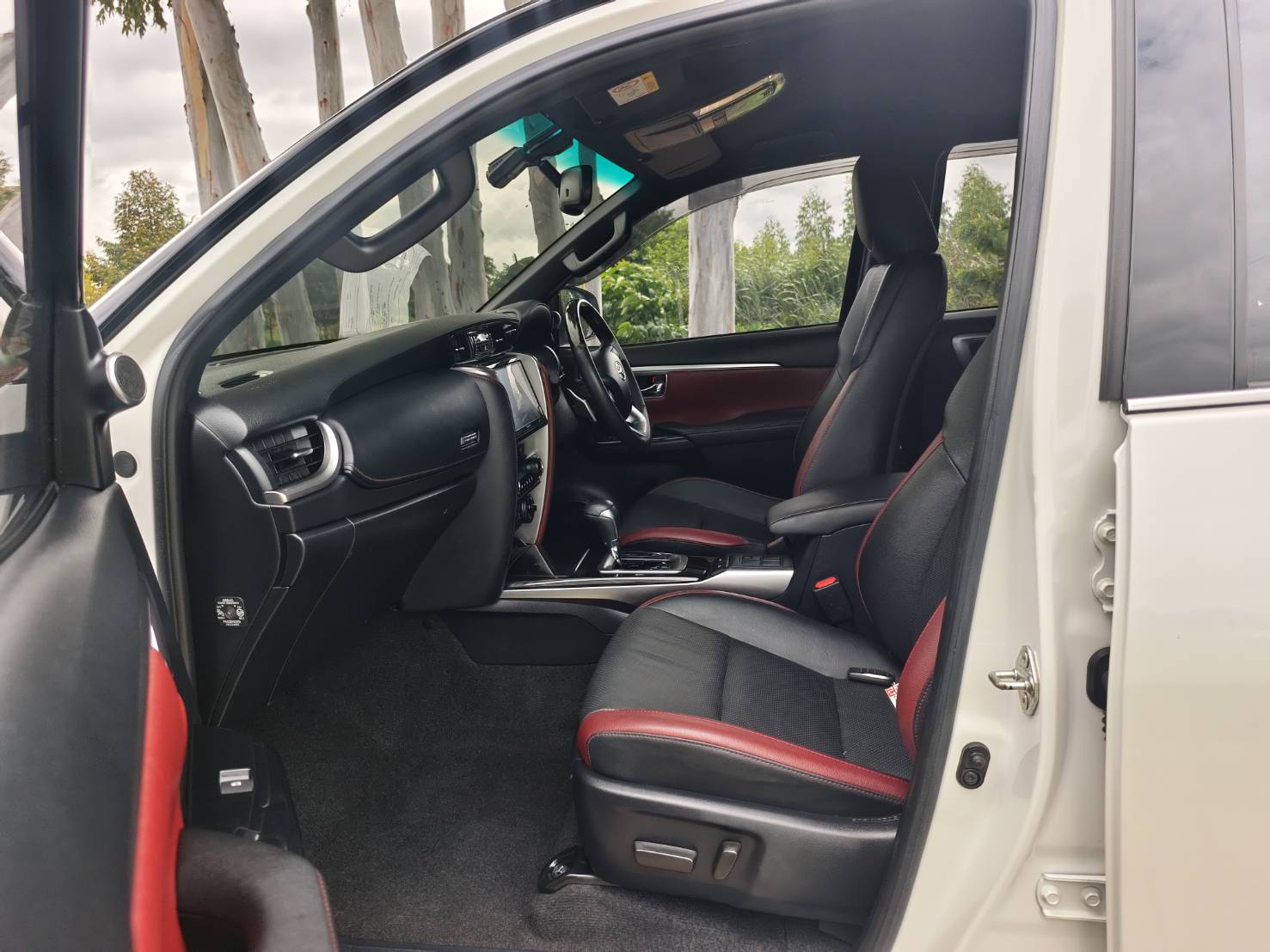 Toyota Fortuner 2.4 Legender 4 WD SUV AT 2022
