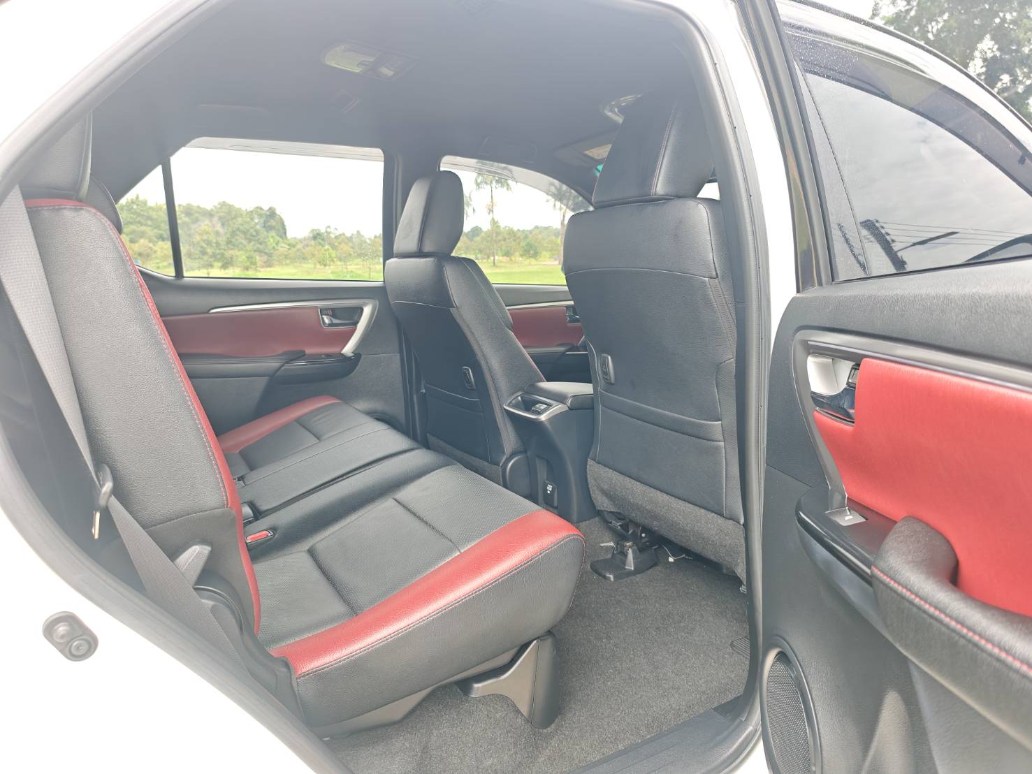 Toyota Fortuner 2.4 Legender 4 WD SUV AT 2022